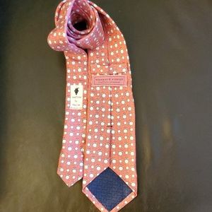 Vineyard Vines tie.